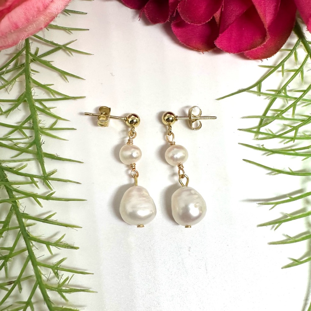 NEW⚜️Freshwater Baroque Pearl Drop Earrings - Picture 2 of 4